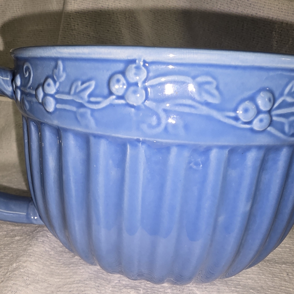 VINTAGE Quart Swiss Colony Blue Blueberry Ceramic Mixing Bowl